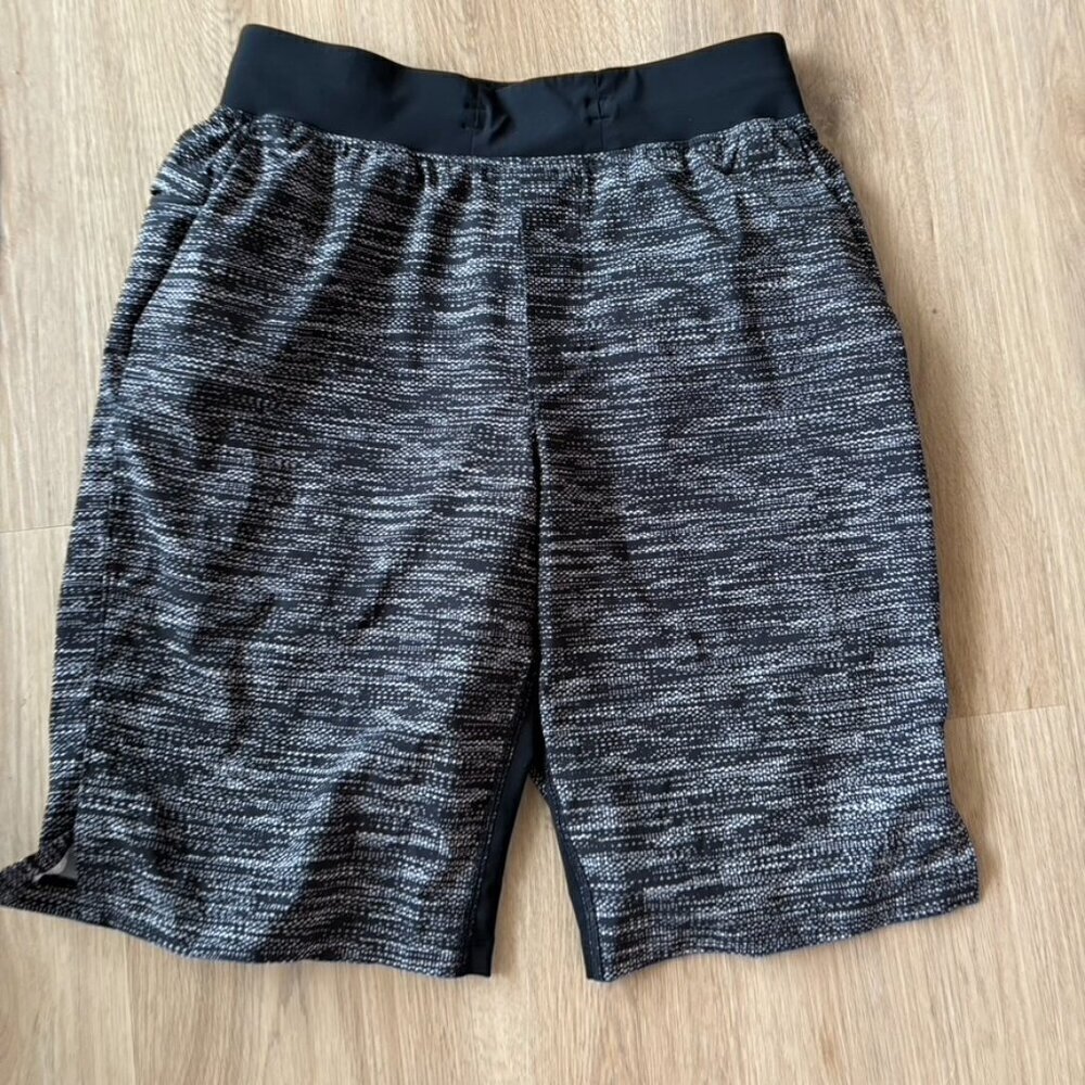** Lululemon T.H.E Short 11" black speckled mens small